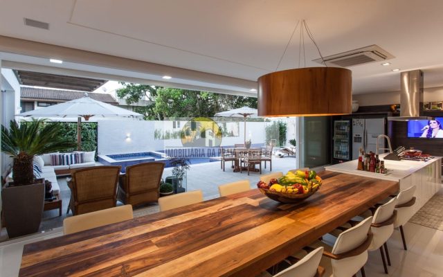 03c9a5e9-04e4-4ede-b734-b7bf2b3b4819