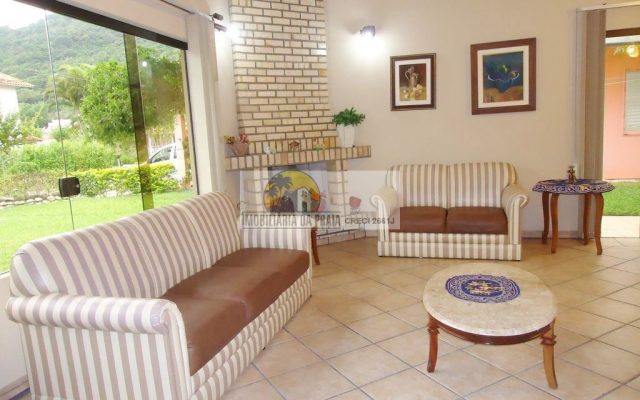 4b8f161a-7688-47cb-842c-62fbcc8ee4a7.c10